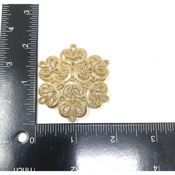 Vintage 1970's Crown Trifari Gold Tone Brooch Filigree Openwork Modernist Swirls - Picture 4 of 4
